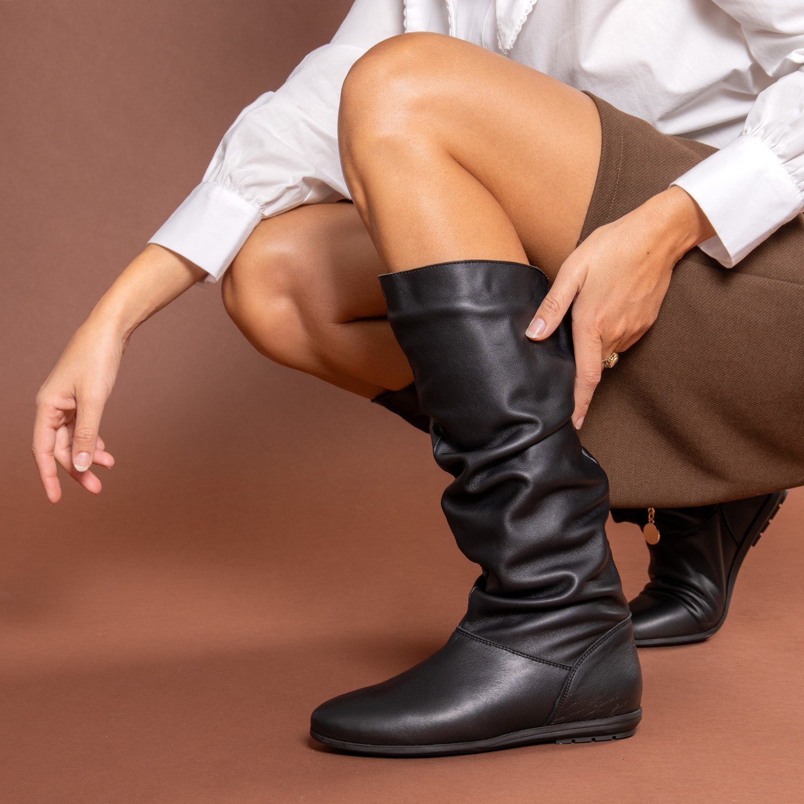 FIONA - Botas arrugadas de ante TAUPE