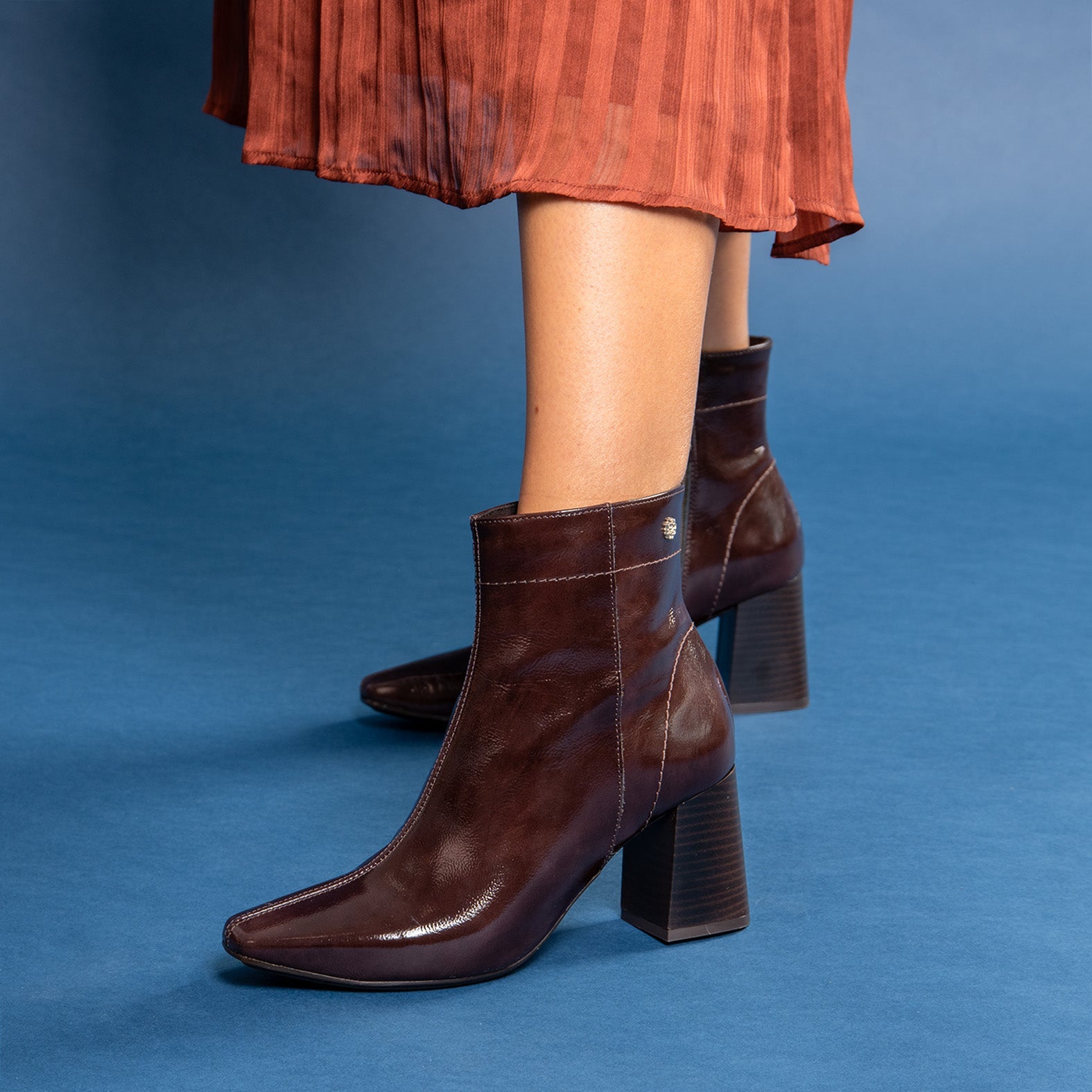 LIPPA - Botines de tacón alto de charol MARRON