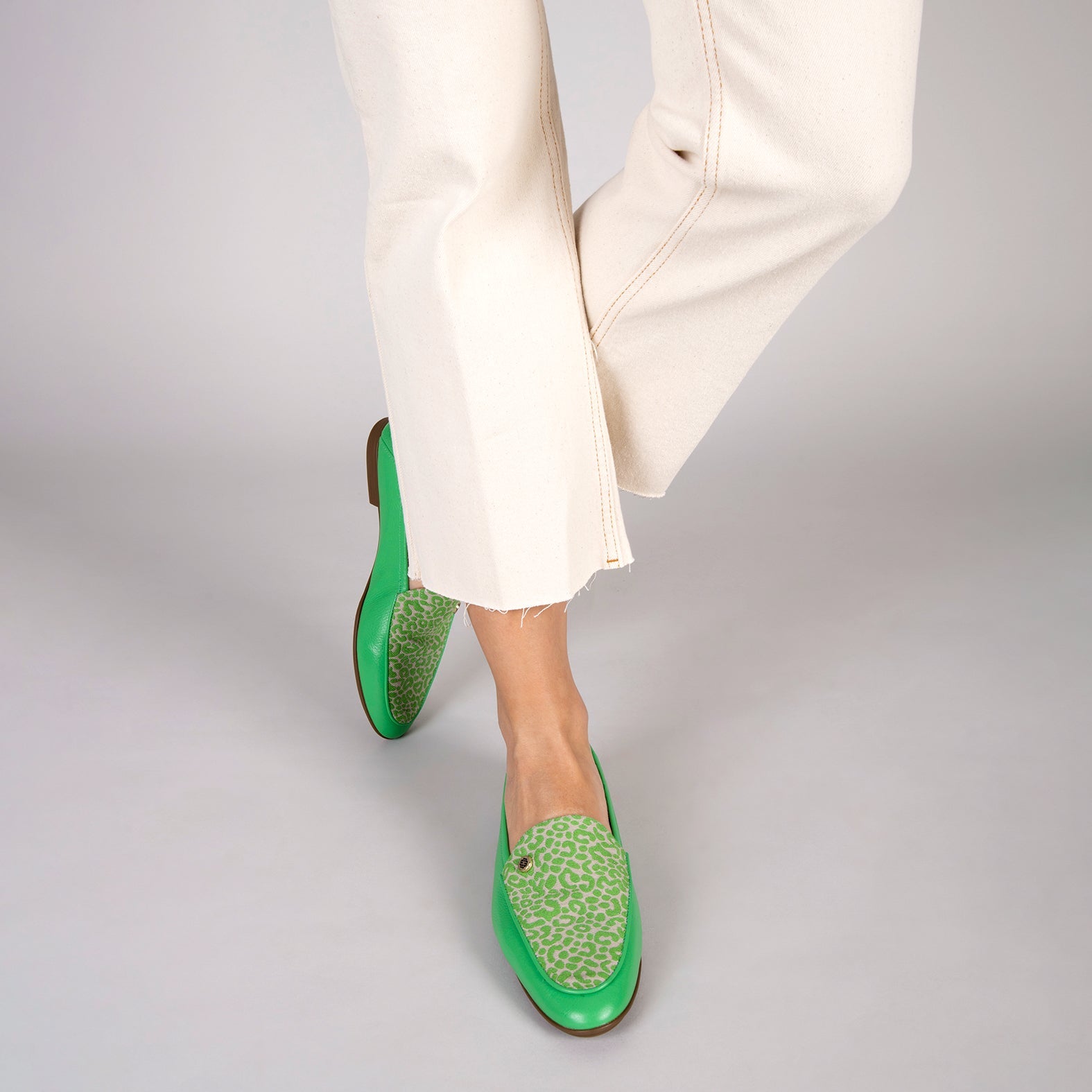 STYLE SAUVAGE - Mocasín tacón bajo VERDE