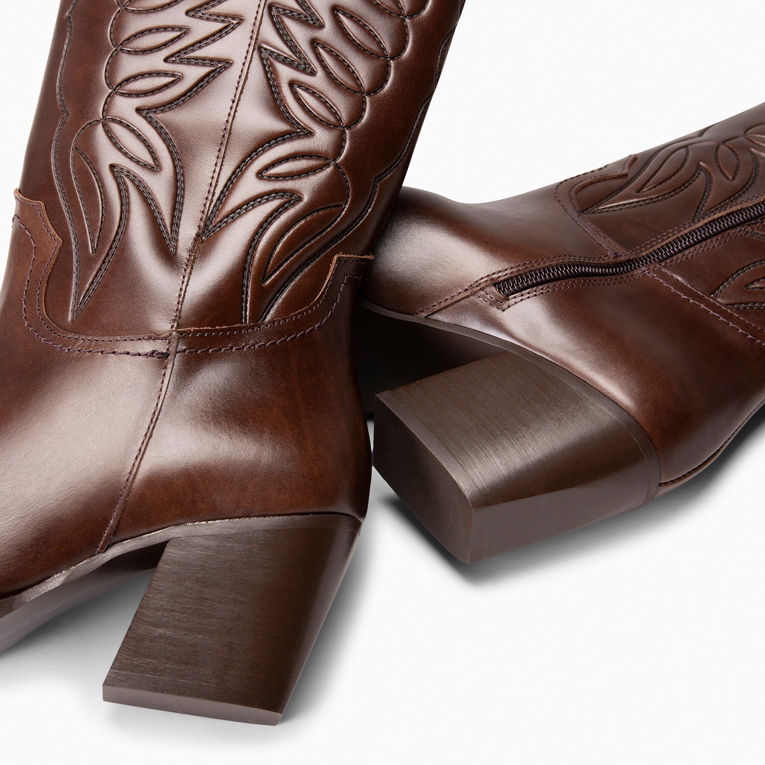 SALOON – Botas cowboy de piel bordada MARRON