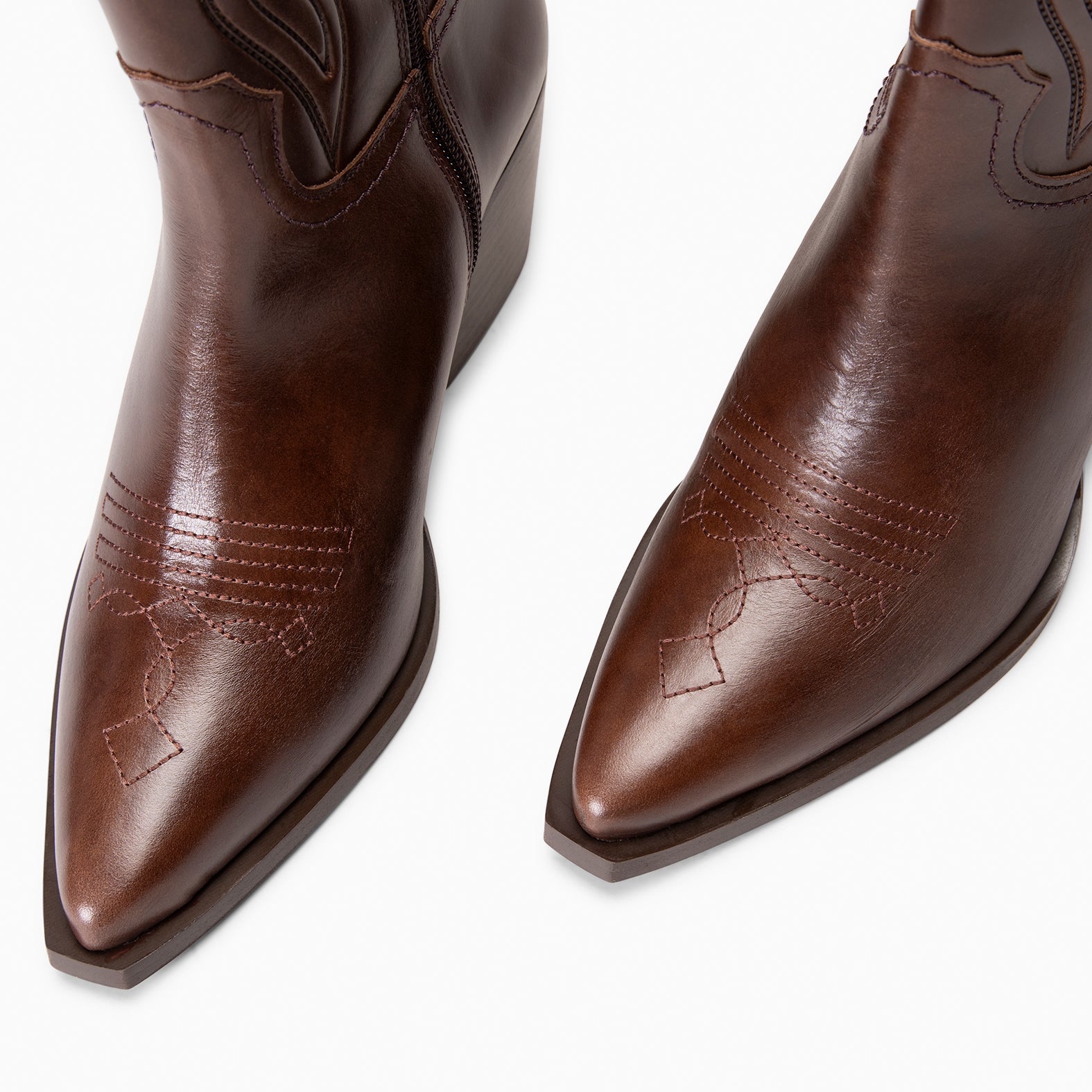 SALOON – Botas cowboy de piel bordada MARRON