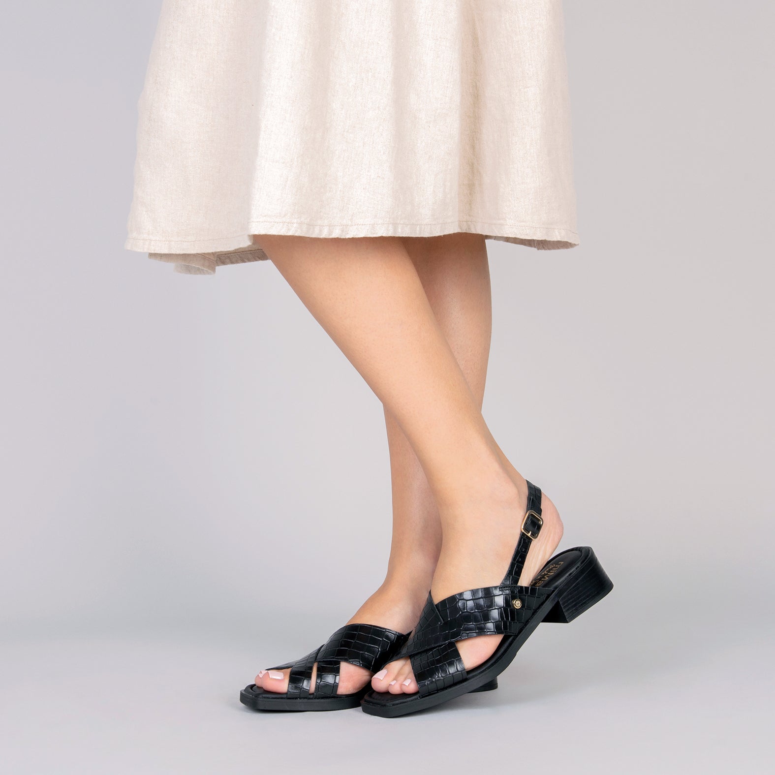BETANIA - Sandalias planas de piel grabado coco NEGRO