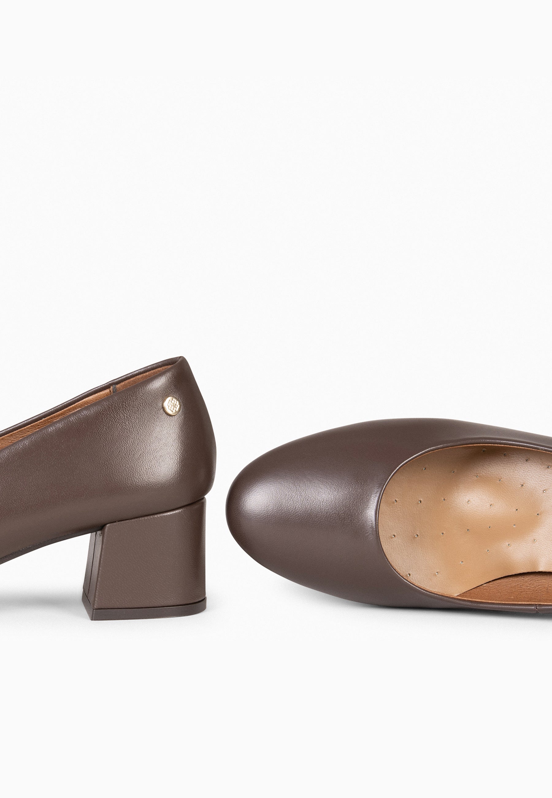URBAN REDONDO SALÓN - Zapatos de tacón bajo de napa en MARRON