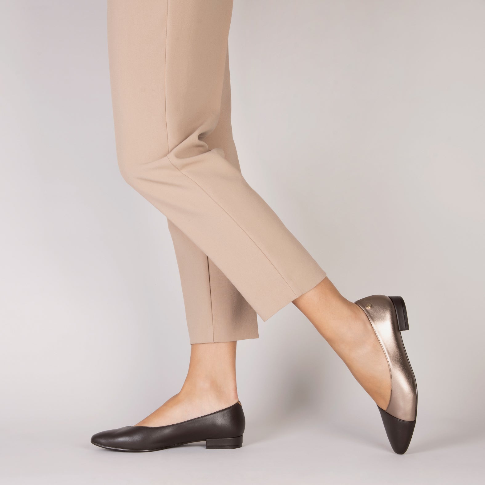 KATE – Bailarinas tacón bajo MARRON DORADO