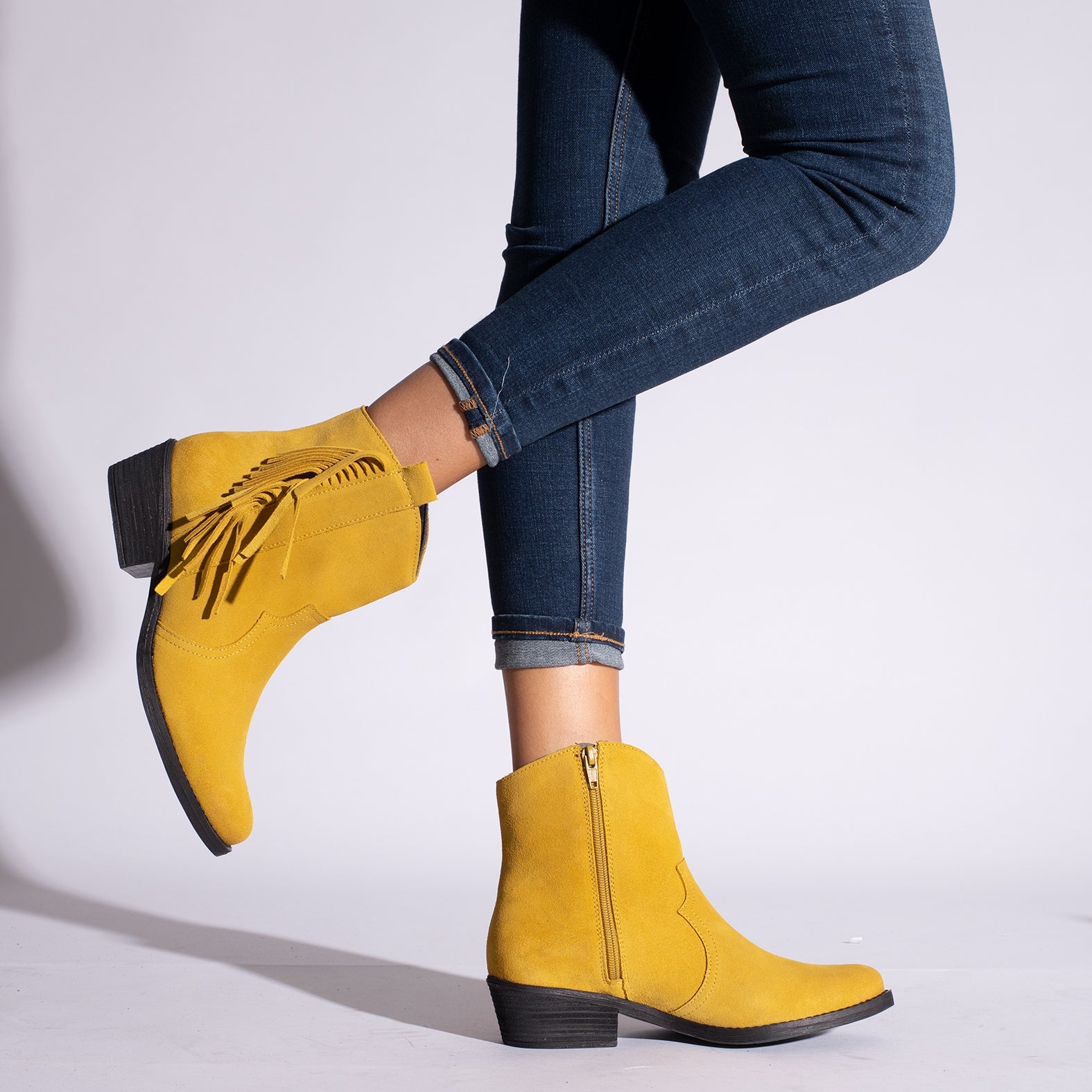 BOHO- Botín cowboy MOSTAZA con flecos