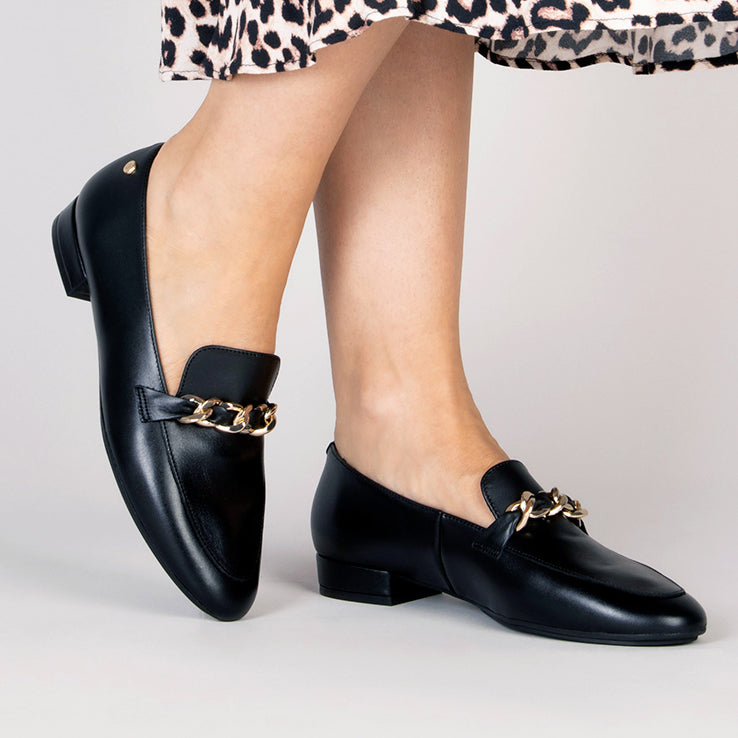 CHAIN - Mocasines planos con adorno metalizado NEGRO
