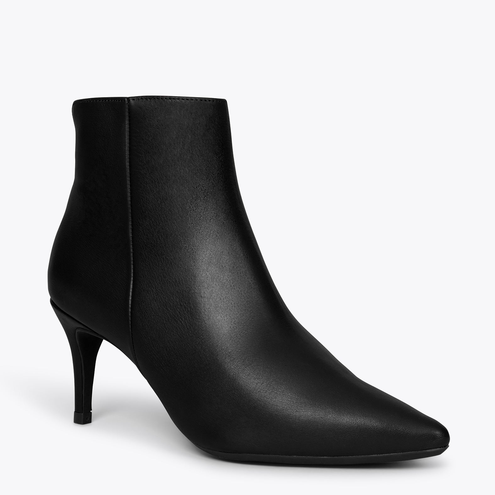 OUTFIT Botines de piel con tacón de aguja NEGROS
