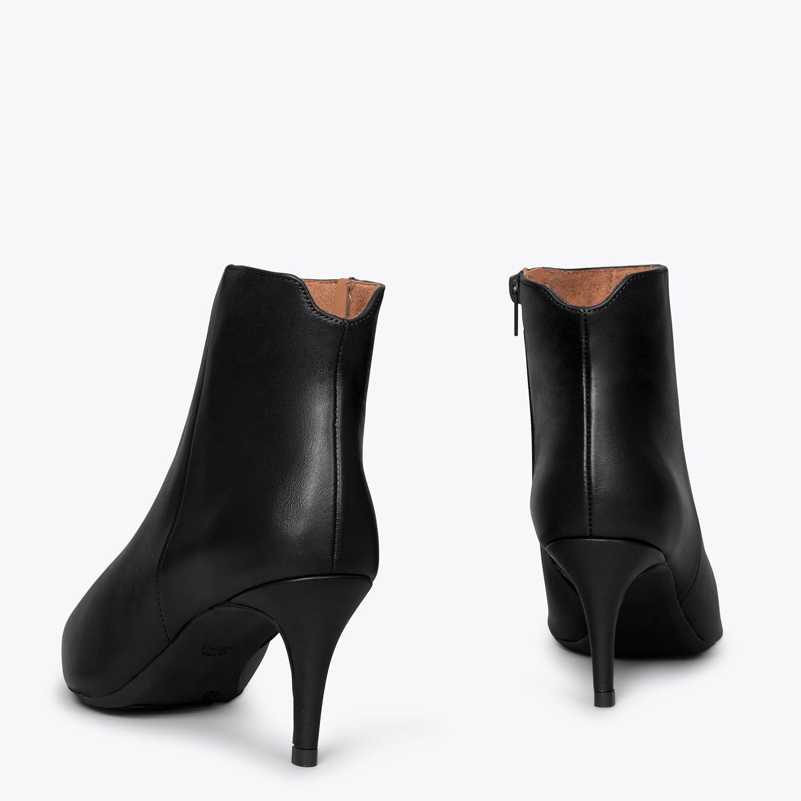 OUTFIT Botines de piel con tacón de aguja NEGROS