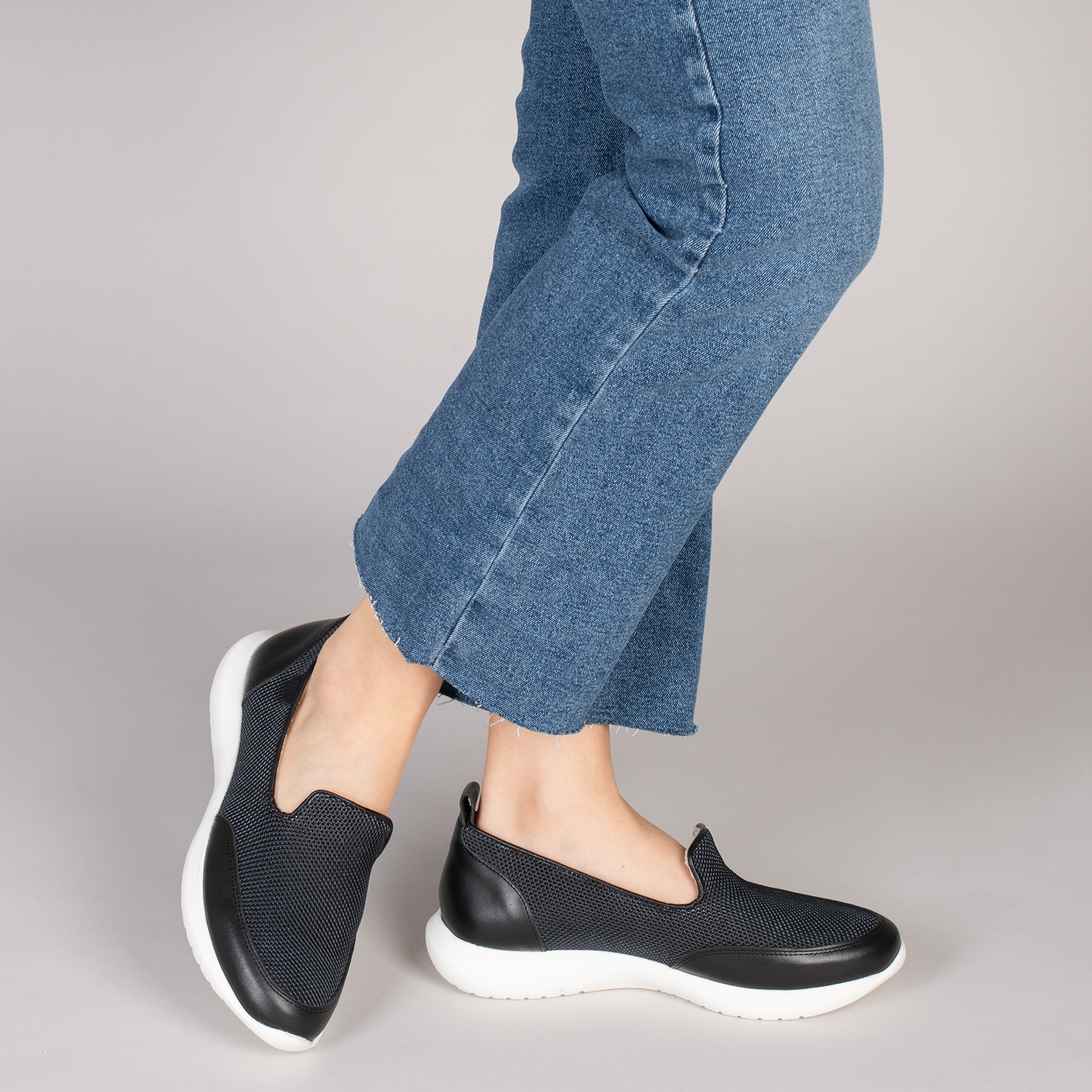 SLIPPER SPORT – Zapatilla sin cordones con diseño en rejilla NEGRO