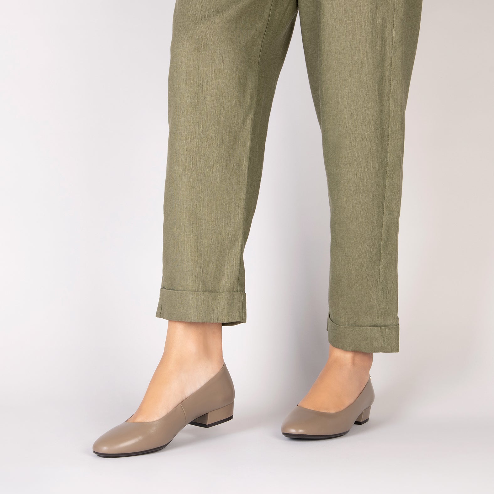 URBAN XS - Zapatos de tacón bajo TAUPE