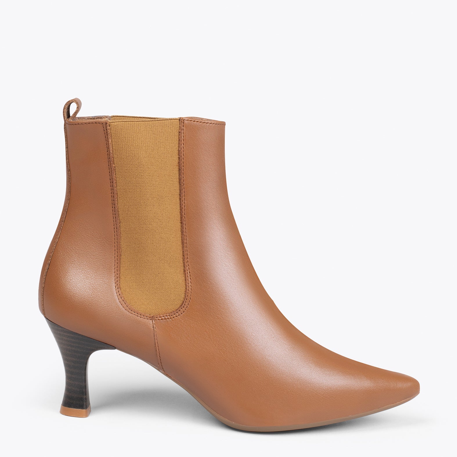 CHIC – Botines chelsea con tacón Camel napa