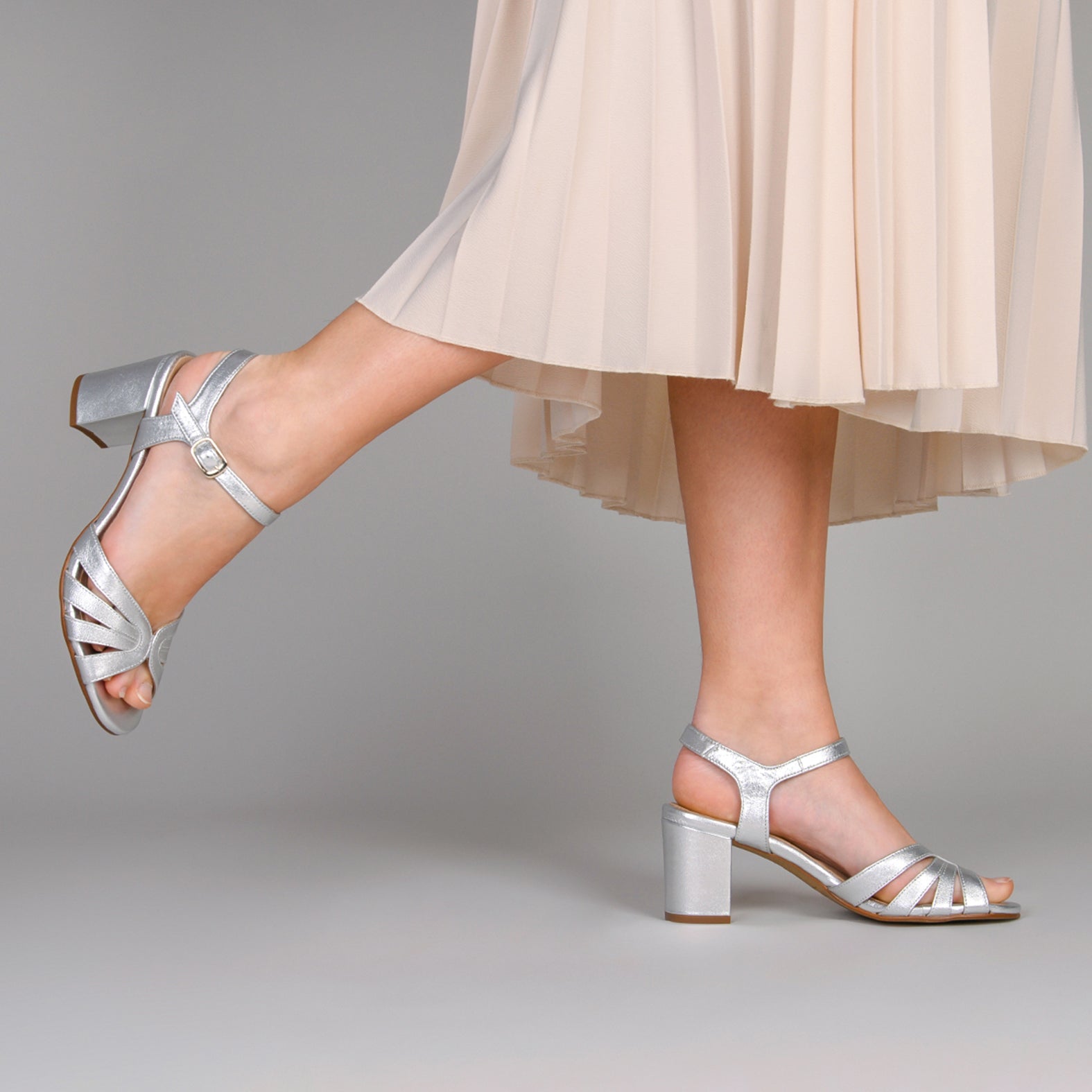 MUSA – Sandalias de Tacón ancho PLATA