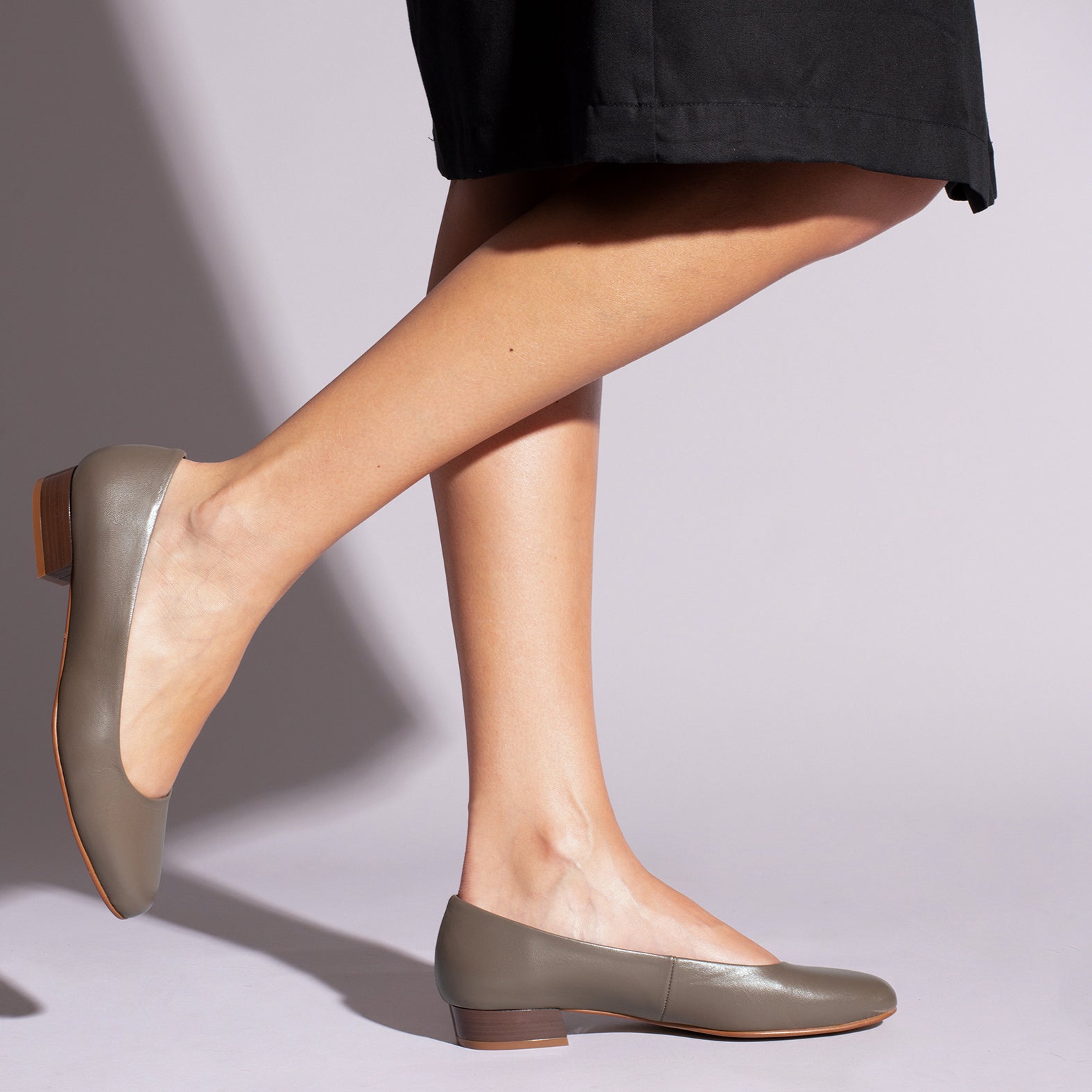 URBAN XS-  Zapatos bajos cómodos TAUPE