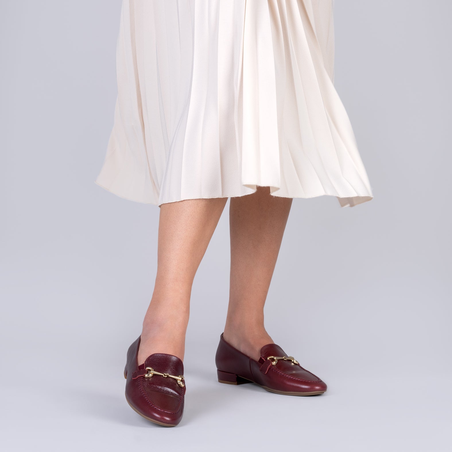 STYLE - Mocasines con detalle metalizado BURDEOS