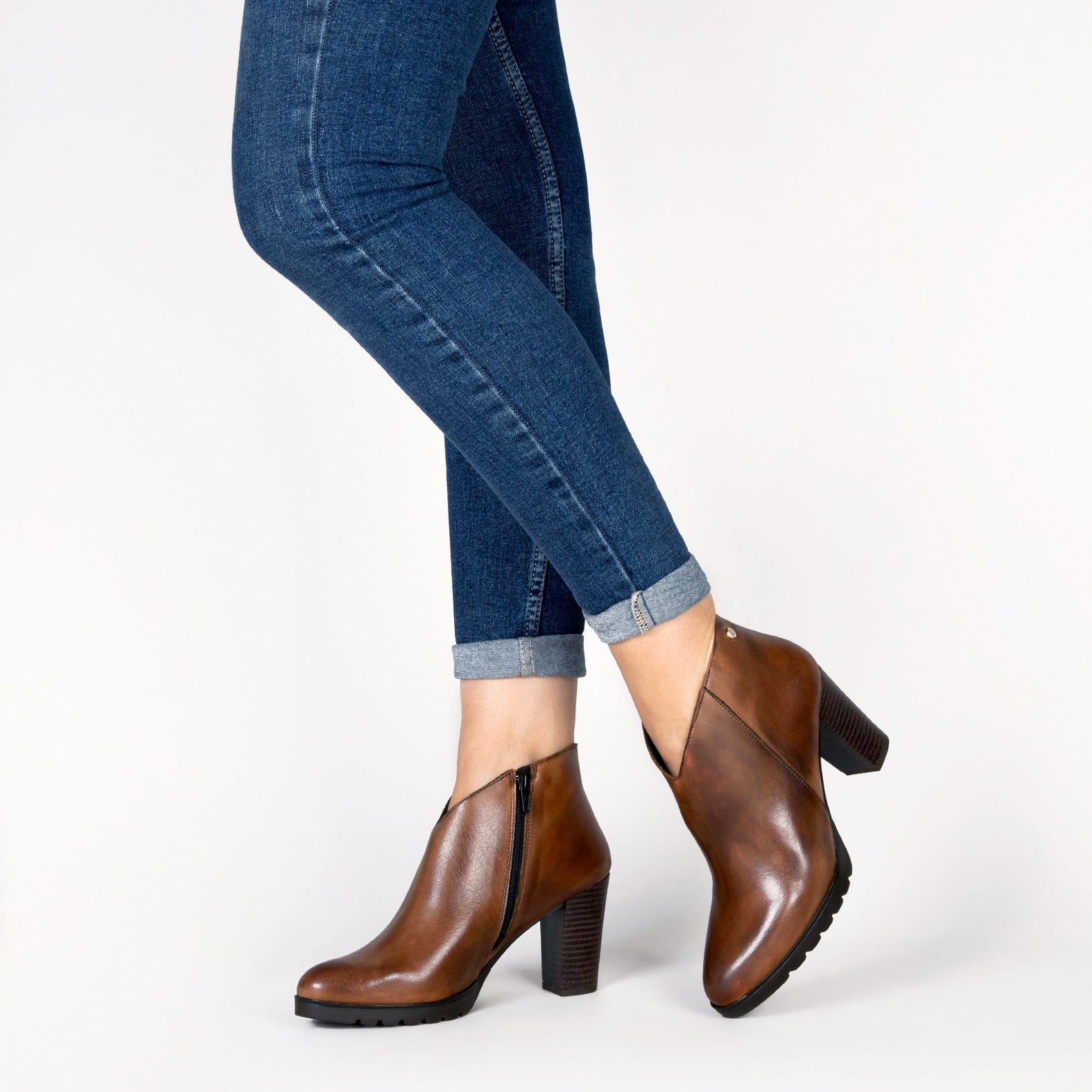 CLASSIC - Botines de mujer con tacón en CAMEL